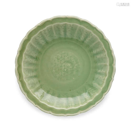 A Longquan celadon foliate charger