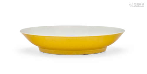 A fine yellow glazed dish