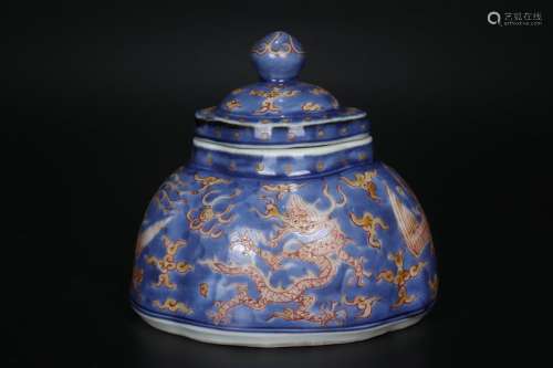 Chinese Blue And White Cover Jar