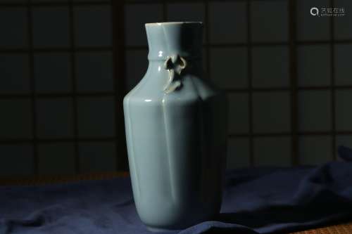 Chinese Qing Dynasty Qianlong Blue Glazed Porcelain Bottle