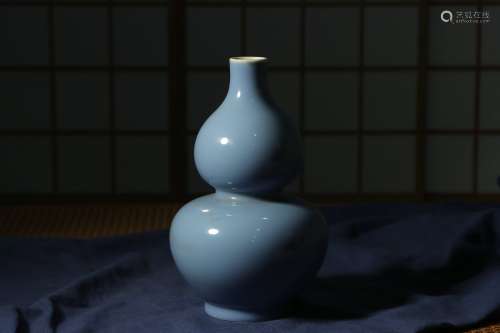 Chinese Qing Dynasty Qianlong Blue Glazed Porcelain Gourd Bo...