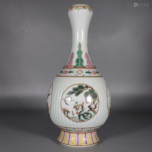 Chinese Qing Dynasty Qianlong Famille Rose Porcelain Bottle