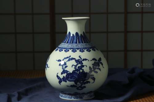 Chinese Qing Dynasty Yongzheng Blue And White Porcelain Bott...