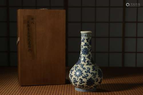 Chinese Ming Dynasty Xuande Blue And White Porcelain Bottle