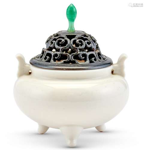 A Chinese Dehua Porcelain Tripod Censer