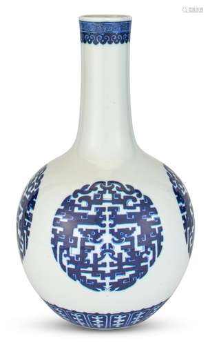 A Chinese Blue and White Porcelain Bottle Vase