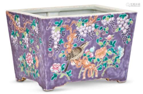 A Chinese 'Dazazhai' Palette Porcelain Planter