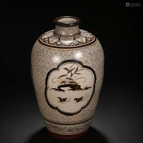 JIZHOU WARE PLUM VASE, SONG DYNASTY, CHINA