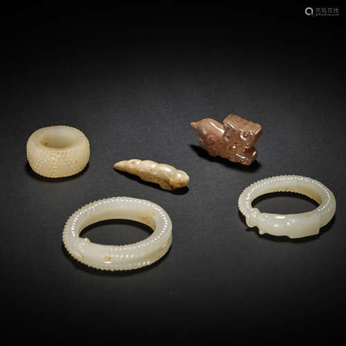 A GROUP OF CHINESE HAN DYNASTY HETIAN JADES