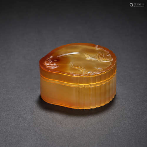 CHINESE AGATE POWDER BOX, TANG DYNASTY