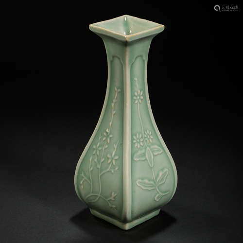 LONGQUAN WARE SQUARE BOTTLE, SONG DYNASTY, CHINA