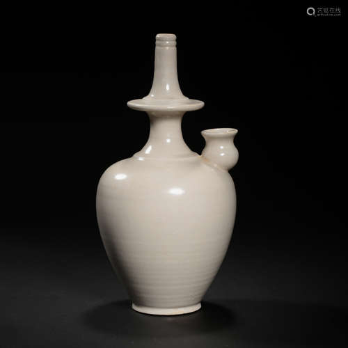 XING WARE WHITE PORCELAIN VASE, TANG DYNASTY