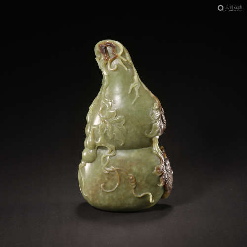 HETIAN JADE CALABASH BOTTLE FROM QING DYNASTY, CHINA
