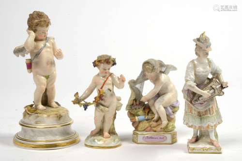 Lot de quatre statuettes en porcelaine polychrome de Meissen...