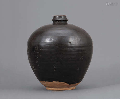 黑釉壺