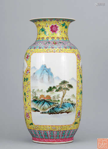 六十年代 黃地粉彩纏枝開光山水燈籠瓶 