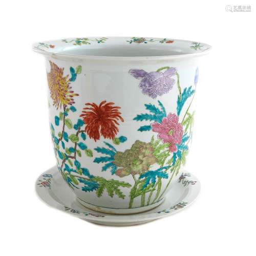 Chinese Famille Rose Porcelain Jardiniere on Stand (2pcs)