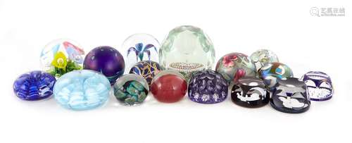 Fine Art Glass Paperweight Collection, Signed (16pcs)