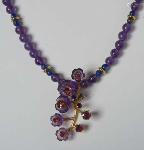 Collier "Les violettes" en or jaune 18 carats sert...