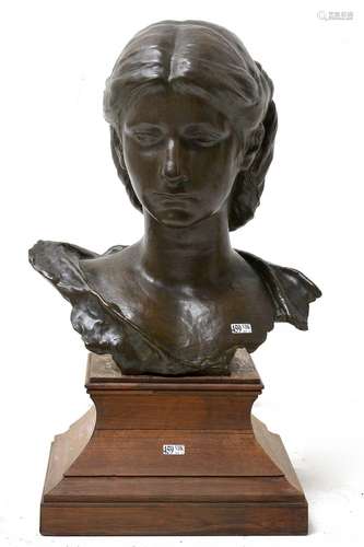 "Buste de femme" en bronze à patine brune. Signé C...