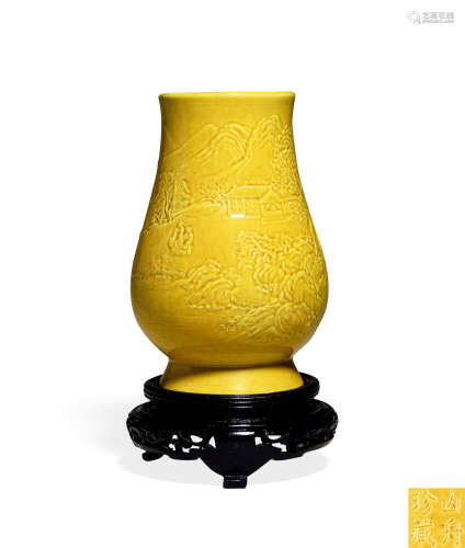 清中期 黄釉模印山水图瓶
