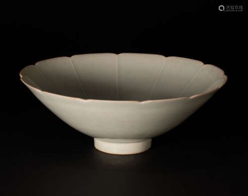 Ming Dynasty, Hutian Kiln Huakou Porcelain Bowl