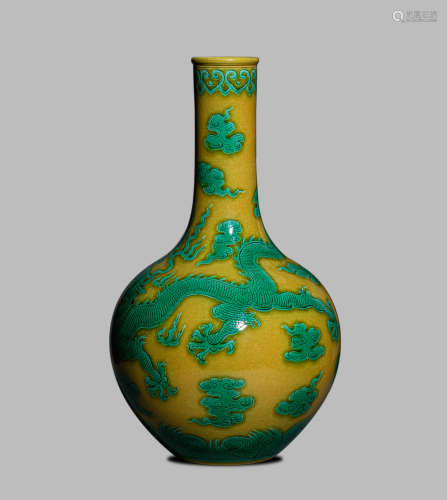 Qing Dynasty, Qianlong Qianqiu Vase