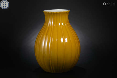 Qing Dynasty,  Yellow Glazed Melon Bottle