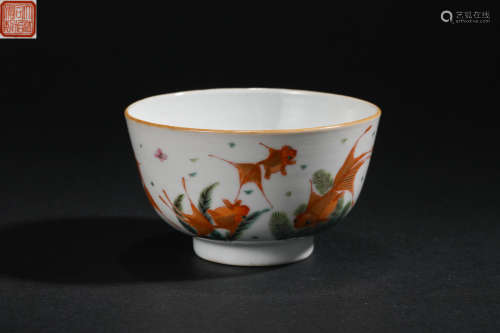 Qing dynasty,  Famille rose fish pattern large bowl