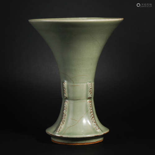 Yuan Dynasty， Celadon Bell mouth bottle