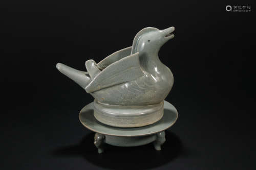 Yuan Dynasty,  Celadon Bird's First Smoker