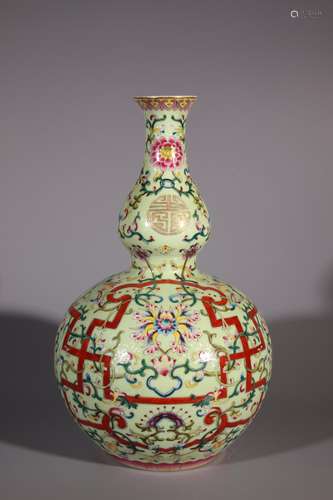 Famille Rose Gourd-shaped Vase