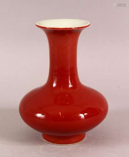 A SMALL CHINESE RED GROUND BOTTLE VASE, 15cm high.