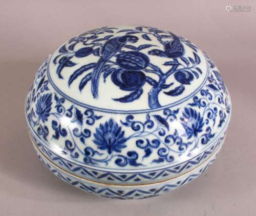 A GOOD CHINESE BLUE AND WHITE PORCELAIN BOX AND COVER, the c...