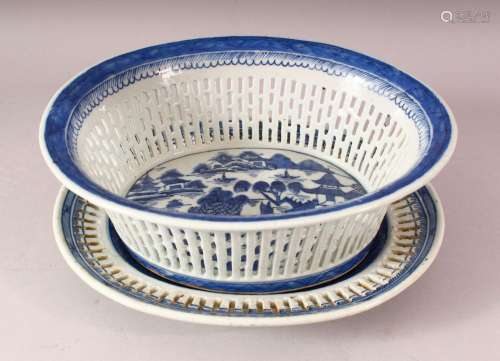 AN 18TH / 19TH CENTURY CHINESE BLUE & WHITE PORCELAIN OP...
