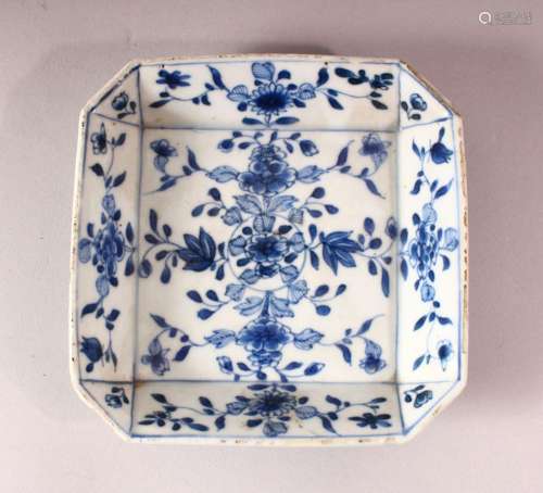 AN 18TH CENTURY CHINESE BLUE & WHITE FLORAL DISH - decor...