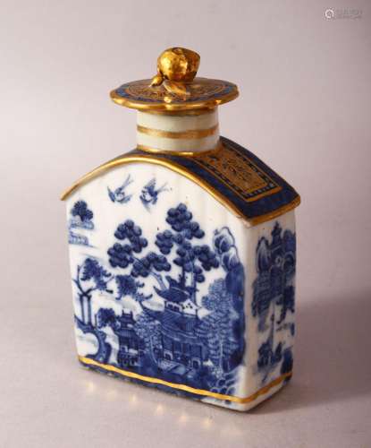 AN 18TH CENTUY CHINESE BLUE & WHITE PORCELAIN TEA CADDY ...