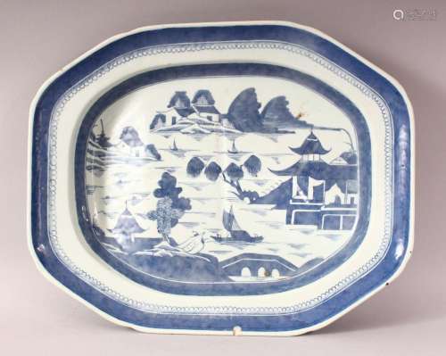 AN 18TH / 19TH CENTURY BLUE & WHITE PORCELAIN MEAT PLATE...