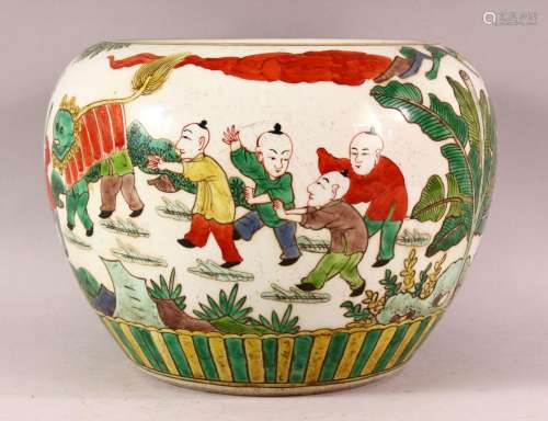 A CHINESE FAMILLE VERTE PORCELAIN JAR OF BOYS - the body of ...