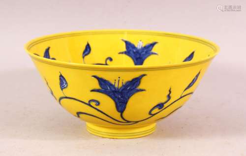 A CHINESE YELLOW GROUND PORCELAIN FLORAL BOWL - yellow groun...