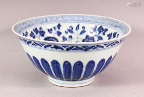 A GOOD CHINESE MING STYLE BLUE & WHITE PORCELAIN LOTUS B...