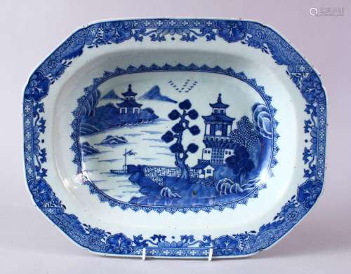 AN 18TH CENTURY CHINESE BLUE AND WHITE QIANLONG PORCELAIN SE...