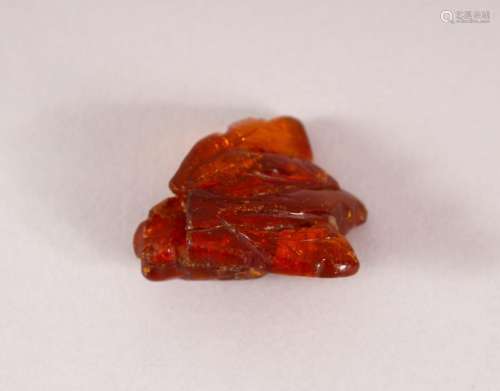 AN EARLY CHINESE AMBER CARVING OF A MOTH, 4cm.
