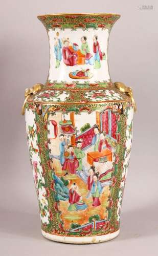 A 19TH CENTURY CHINESE CANTON FAMILLE ROSE PORCELAIN VASE - ...