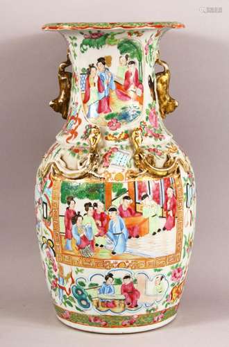 A 19TH CENTURY CHINESE CANTON FAMILLE ROSE PORCELAIN VASE - ...