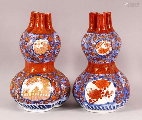 A PAIR OF ORIENTAL IMARI PORCELAIN GOURD VASES, each with th...