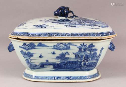 AN 18TH CENTURY CHINESE BLUE & WHITE PORCELAIN TUREEN &a...