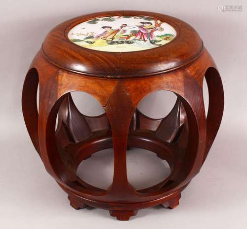 A CHINESE CARVED WOOD TABLE & INSET FAMILLE ROSE PORCELA...