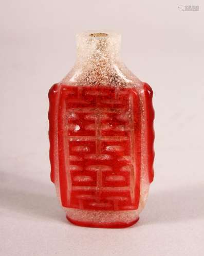 A CHINESE OVERLAY FROSTED GLASS SNUFF BOTTLE - overlaid in r...