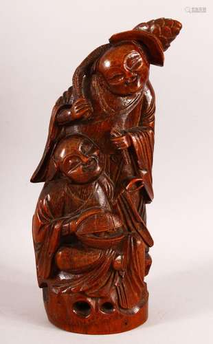 A CHINESE CARVED BAMBOO FIGURE OF TWO FIGURES - 34CM